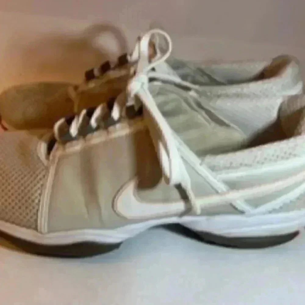 Nike Air Ladies Summer Light Cream And white Mesh Rubber Spike Golf Shoes Size 8